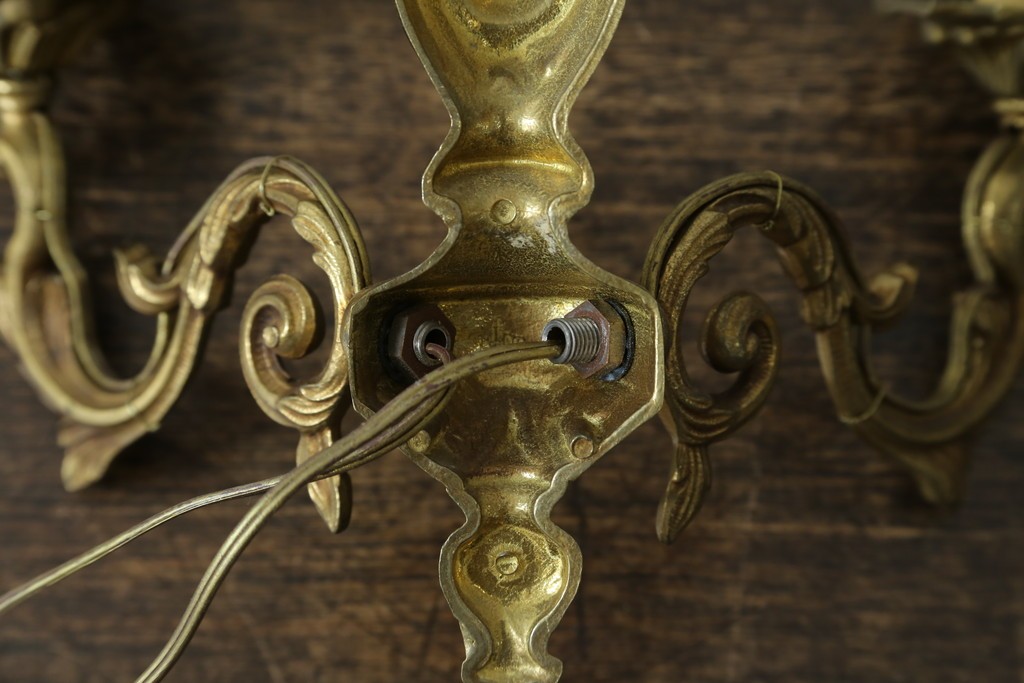 フランスヴィンテージ　繊細で優雅な装飾が魅力的な2灯式ウォールライト　(R-086917)