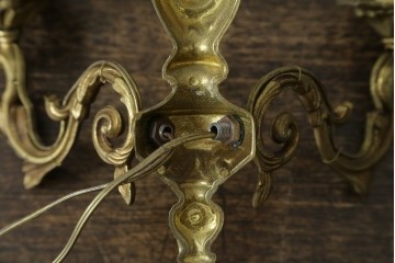 フランスヴィンテージ　繊細で優雅な装飾が魅力的な2灯式ウォールライト　(R-086917)