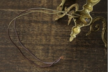 フランスヴィンテージ　繊細で優雅な装飾が魅力的な2灯式ウォールライト　(R-086917)