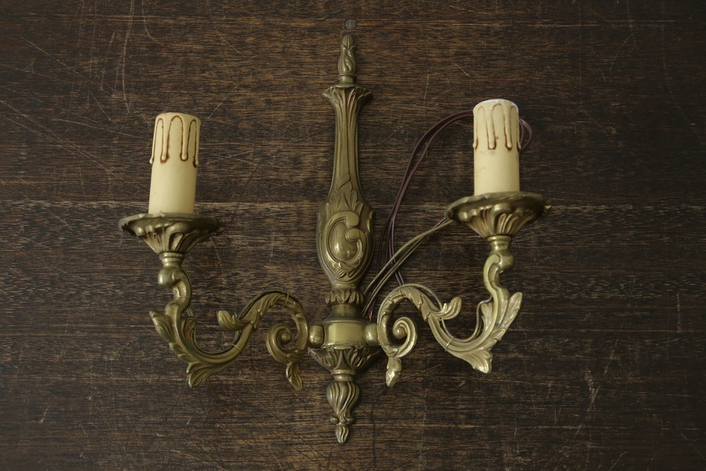 フランスヴィンテージ　繊細で優雅な装飾が魅力的な2灯式ウォールライト　(R-086918)