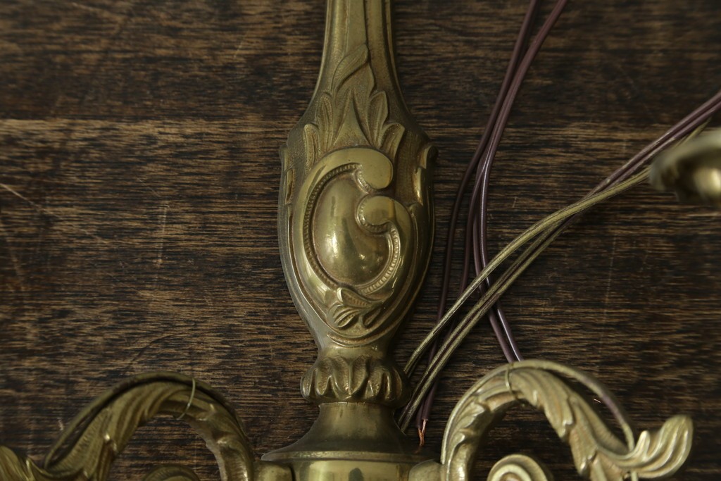 フランスヴィンテージ　繊細で優雅な装飾が魅力的な2灯式ウォールライト　(R-086918)