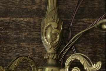 フランスヴィンテージ　繊細で優雅な装飾が魅力的な2灯式ウォールライト　(R-086918)