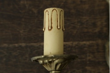 フランスヴィンテージ　繊細で優雅な装飾が魅力的な2灯式ウォールライト　(R-086918)