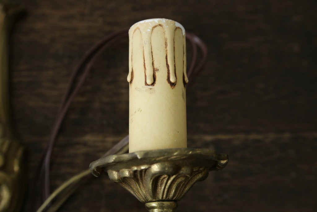 フランスヴィンテージ　繊細で優雅な装飾が魅力的な2灯式ウォールライト　(R-086918)