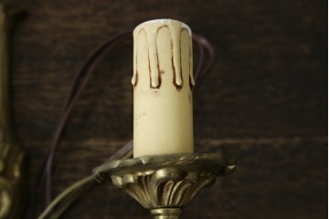 フランスヴィンテージ　繊細で優雅な装飾が魅力的な2灯式ウォールライト　(R-086918)