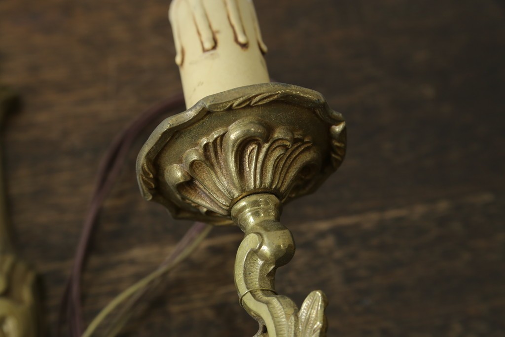 フランスヴィンテージ　繊細で優雅な装飾が魅力的な2灯式ウォールライト　(R-086918)