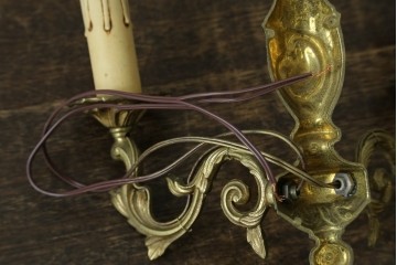 フランスヴィンテージ　繊細で優雅な装飾が魅力的な2灯式ウォールライト　(R-086918)