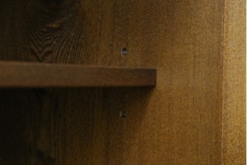 中古　美品　上手物　高級品!!　タモ材　格子戸が上品な脚付き水屋箪笥　(R-086919)