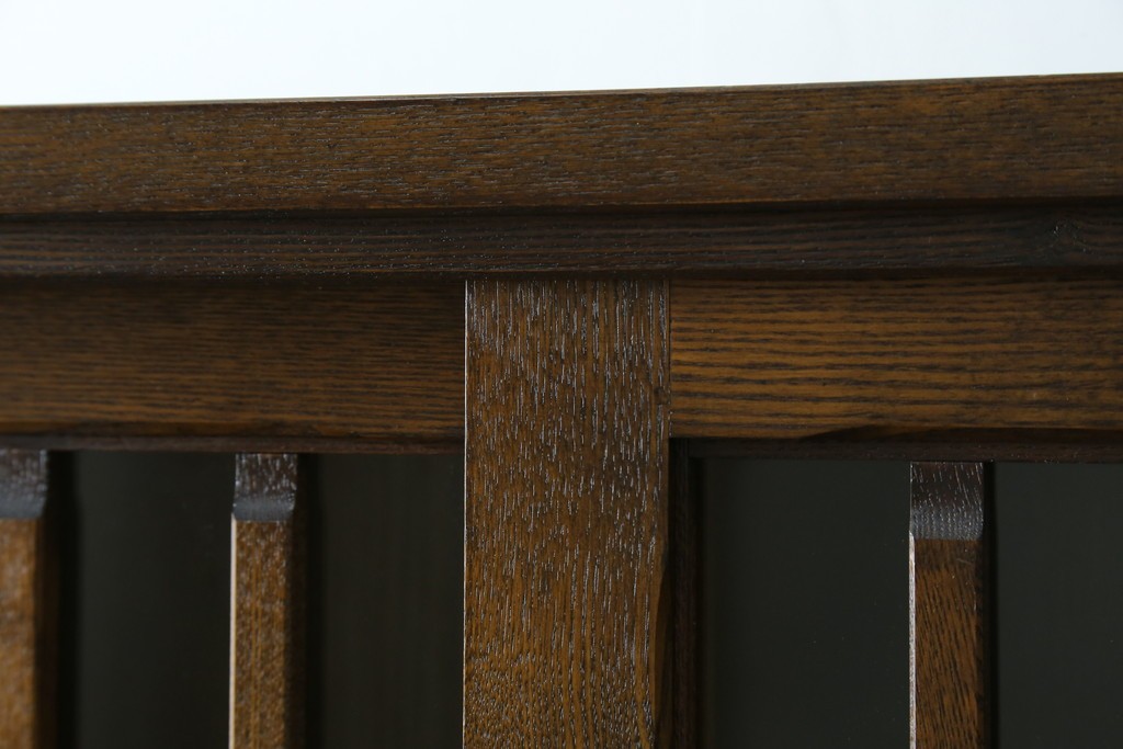 中古　美品　上手物　高級品!!　タモ材　格子戸が上品な脚付き水屋箪笥　(R-086919)