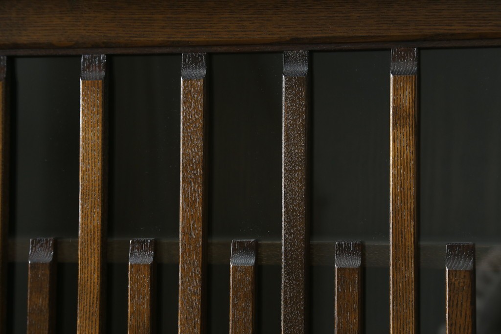 中古　美品　上手物　高級品!!　タモ材　格子戸が上品な脚付き水屋箪笥　(R-086919)