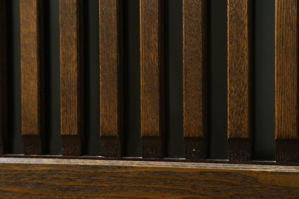 中古　美品　上手物　高級品!!　タモ材　格子戸が上品な脚付き水屋箪笥　(R-086919)