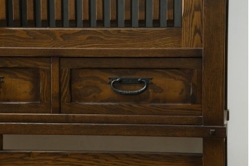 中古　美品　上手物　高級品!!　タモ材　格子戸が上品な脚付き水屋箪笥　(R-086919)