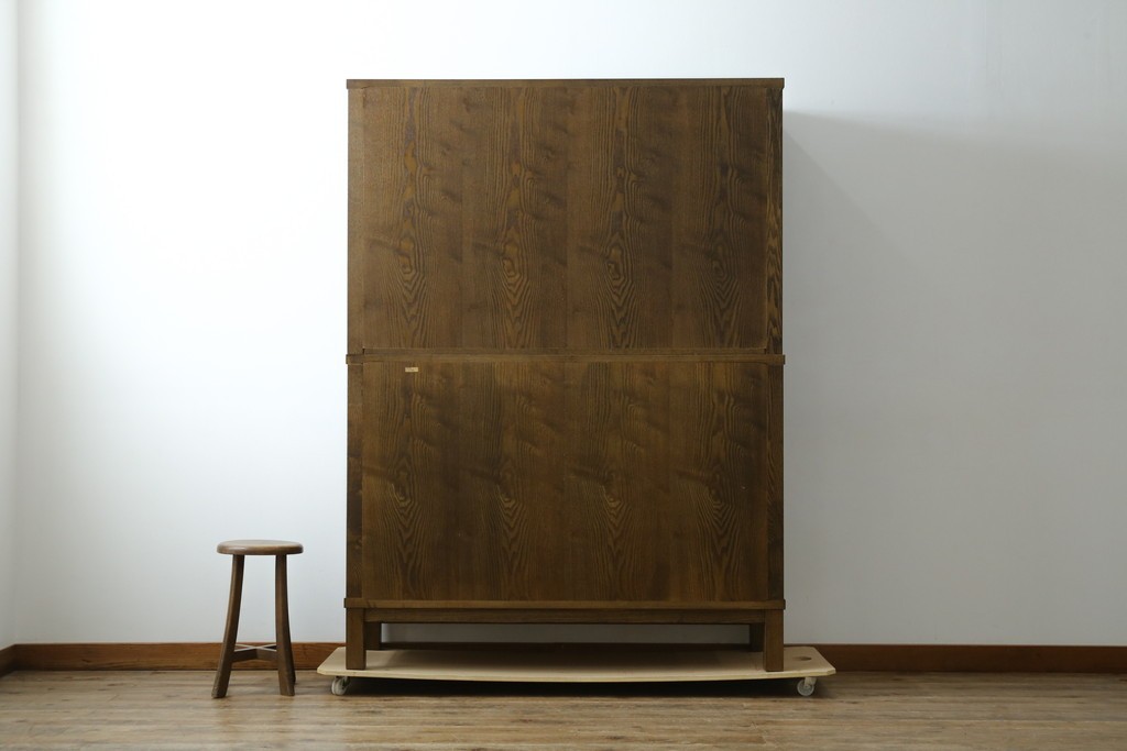 中古　美品　上手物　高級品!!　タモ材　格子戸が上品な脚付き水屋箪笥　(R-086919)