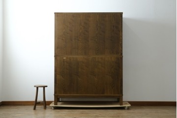 中古　美品　上手物　高級品!!　タモ材　格子戸が上品な脚付き水屋箪笥　(R-086919)