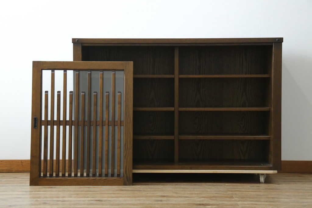 中古　美品　上手物　高級品!!　タモ材　格子戸が上品なサイドボード　(R-086920)