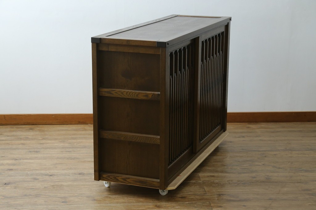 中古　美品　上手物　高級品!!　タモ材　格子戸が上品なサイドボード　(R-086920)