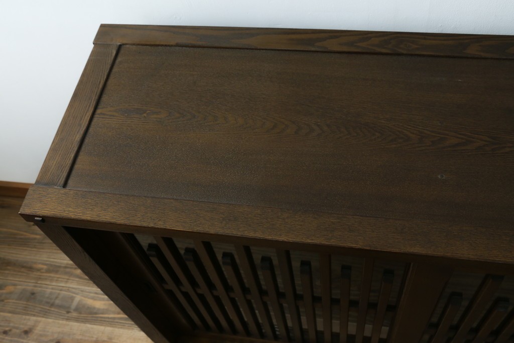中古　美品　上手物　高級品!!　タモ材　格子戸が上品なサイドボード　(R-086920)