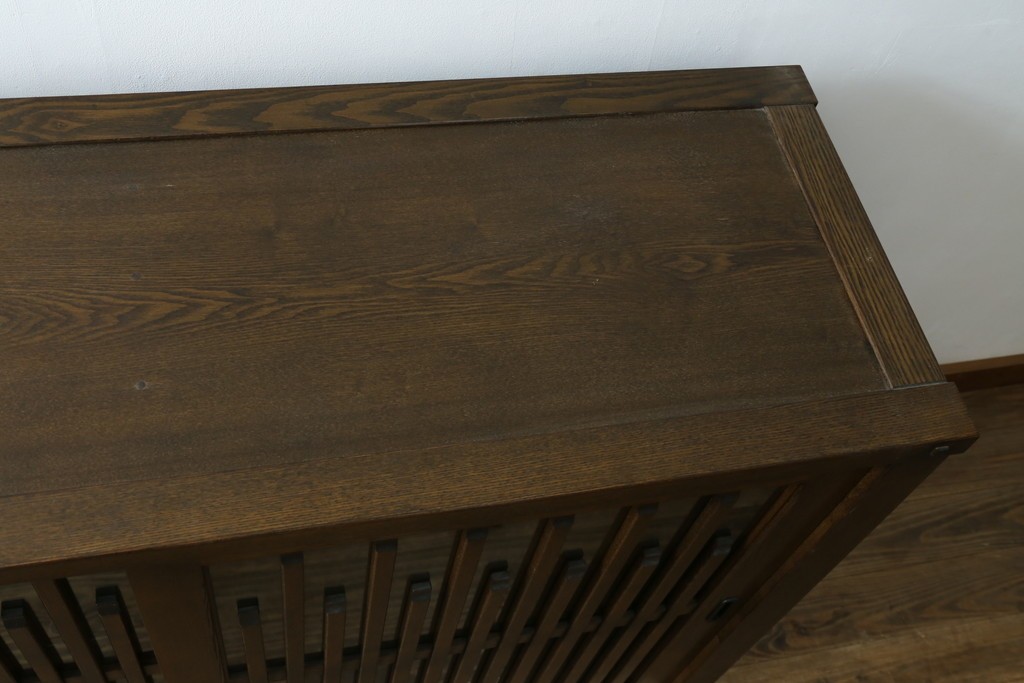 中古　美品　上手物　高級品!!　タモ材　格子戸が上品なサイドボード　(R-086920)