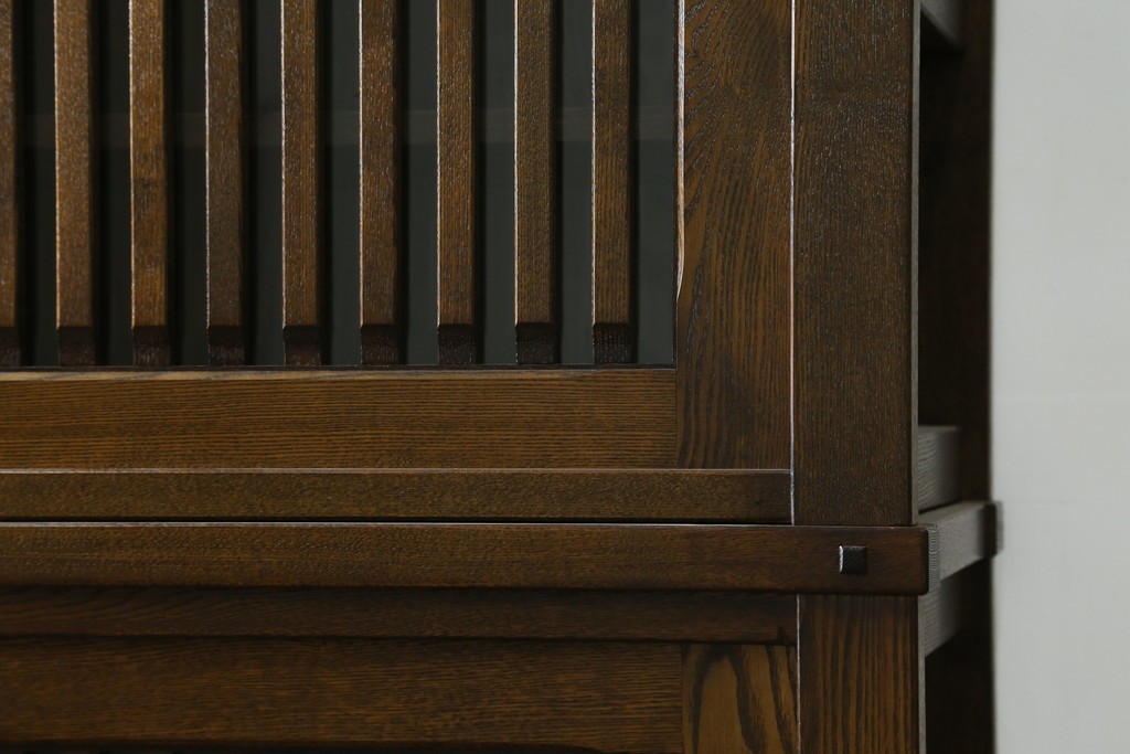 中古　美品　上手物　高級品!!　タモ材　格子戸が上品なサイドボード　(R-086920)