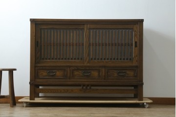 中古　美品　上手物　高級品!!　タモ材　格子戸が上品な脚付きサイドボード　(R-086921)