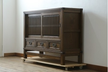 中古　美品　上手物　高級品!!　タモ材　格子戸が上品な脚付きサイドボード　(R-086921)