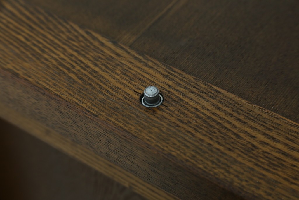 中古　美品　上手物　高級品!!　タモ材　格子戸が上品な脚付きサイドボード　(R-086921)