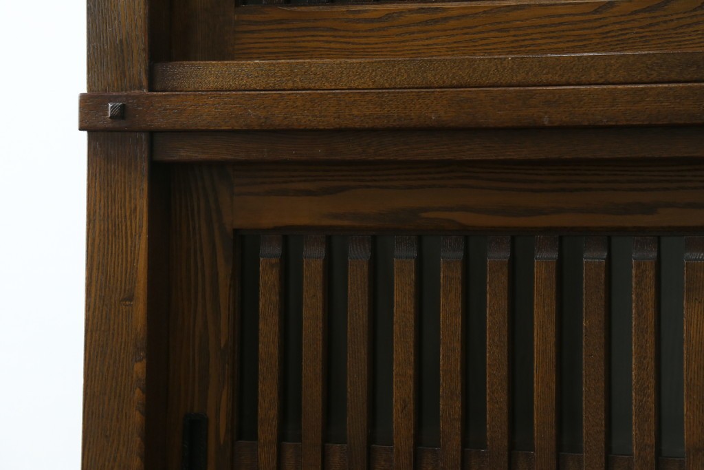 中古　美品　上手物　高級品!!　タモ材　格子戸が上品な脚付きサイドボード　(R-086921)