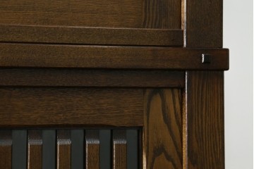 中古　美品　上手物　高級品!!　タモ材　格子戸が上品な脚付きサイドボード　(R-086921)