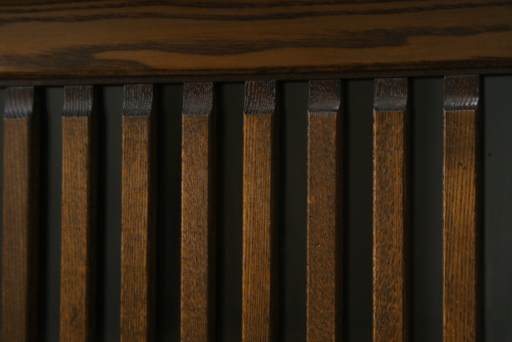 中古　美品　上手物　高級品!!　タモ材　格子戸が上品な脚付きサイドボード　(R-086921)