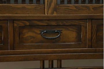 中古　美品　上手物　高級品!!　タモ材　格子戸が上品な脚付きサイドボード　(R-086921)