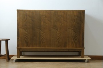 中古　美品　上手物　高級品!!　タモ材　格子戸が上品な脚付きサイドボード　(R-086921)