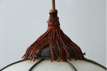 和製ヴィンテージ　真鍮飾りとタッセル付きのペンダントライト　(R-086922)