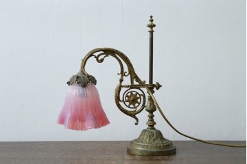 フランスアンティーク　高級品　L.PINET社　真鍮　オパールミルキーガラスシェードのデスクライト　(R-086925)
