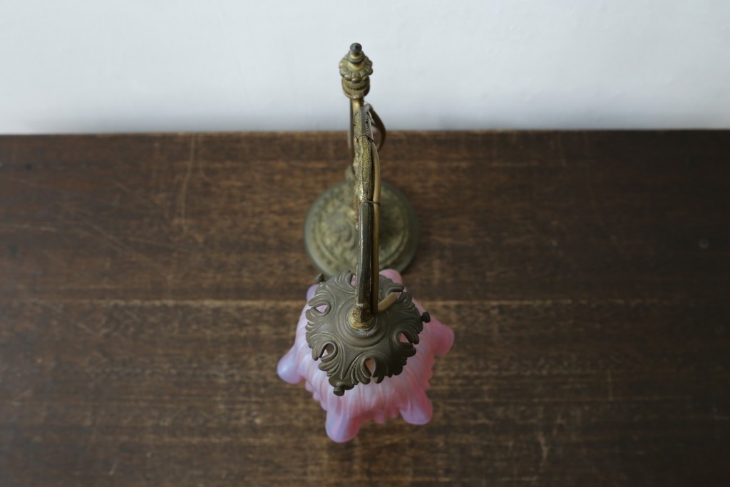 フランスアンティーク　高級品　L.PINET社　真鍮　オパールミルキーガラスシェードのデスクライト　(R-086925)