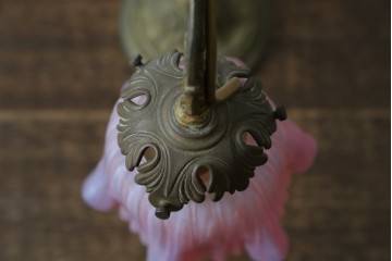 フランスアンティーク　高級品　L.PINET社　真鍮　オパールミルキーガラスシェードのデスクライト　(R-086925)