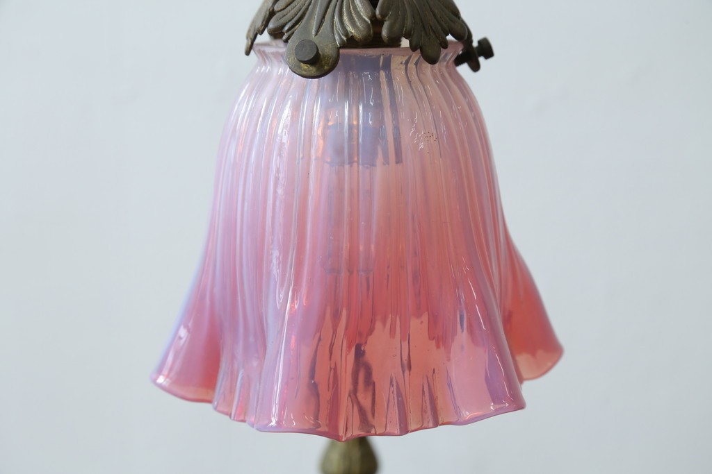 フランスアンティーク　高級品　L.PINET社　真鍮　オパールミルキーガラスシェードのデスクライト　(R-086925)