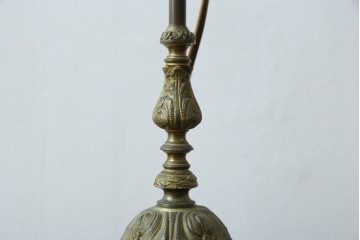 フランスアンティーク　高級品　L.PINET社　真鍮　オパールミルキーガラスシェードのデスクライト　(R-086925)