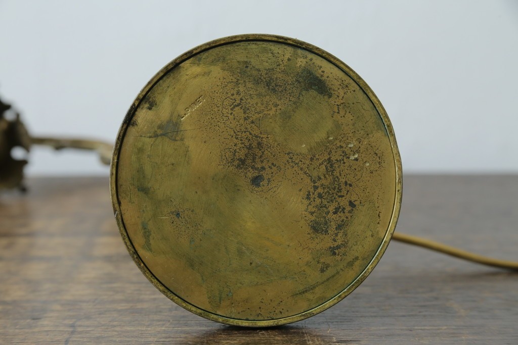 フランスアンティーク　高級品　L.PINET社　真鍮　オパールミルキーガラスシェードのデスクライト　(R-086925)