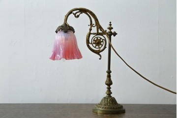 フランスアンティーク　高級品　L.PINET社　真鍮　オパールミルキーガラスシェードのデスクライト　(R-086925)
