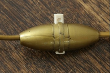 フランスアンティーク　高級品　L.PINET社　真鍮　オパールミルキーガラスシェードのデスクライト　(R-086925)