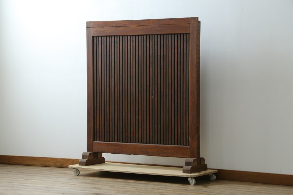 和製アンティーク　総欅(ケヤキ)材　蔵戸リメイク　端正な縦格子が引き立つ衝立て　(R-086927)