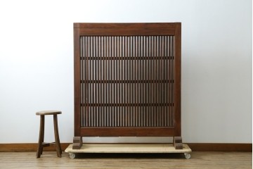 和製アンティーク　総欅(ケヤキ)材　蔵戸リメイク　端正な縦格子が引き立つ衝立て　(R-086927)
