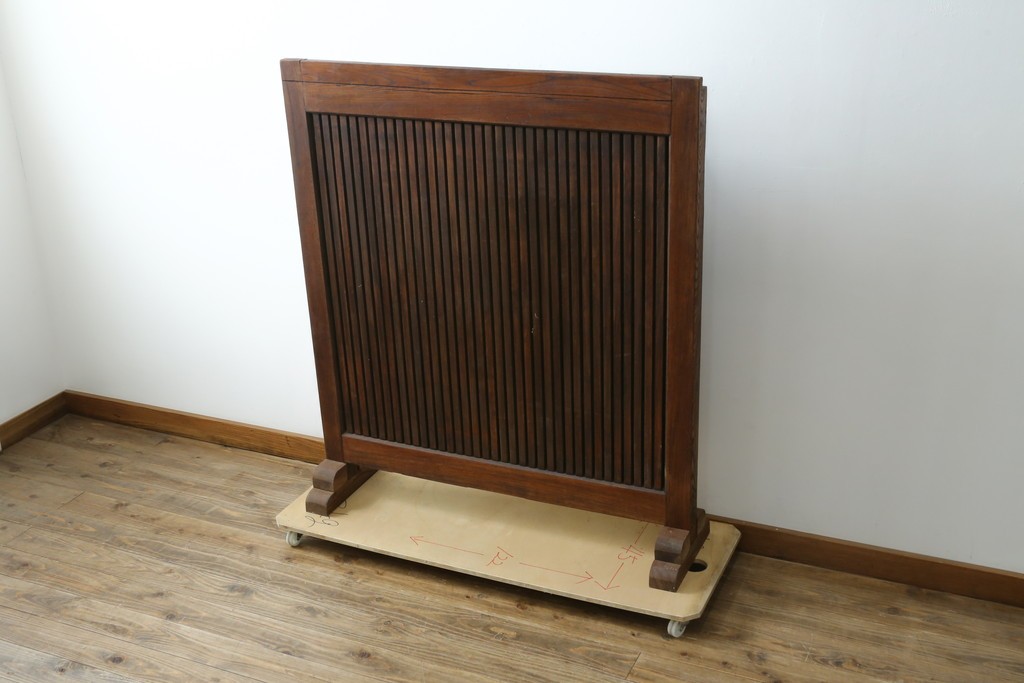 和製アンティーク　総欅(ケヤキ)材　蔵戸リメイク　端正な縦格子が引き立つ衝立て　(R-086927)