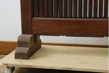 和製アンティーク　総欅(ケヤキ)材　蔵戸リメイク　端正な縦格子が引き立つ衝立て　(R-086927)