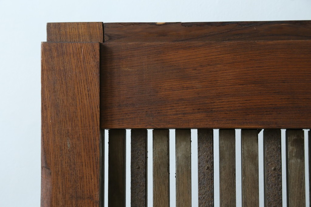 和製アンティーク　総欅(ケヤキ)材　蔵戸リメイク　端正な縦格子が引き立つ衝立て　(R-086927)