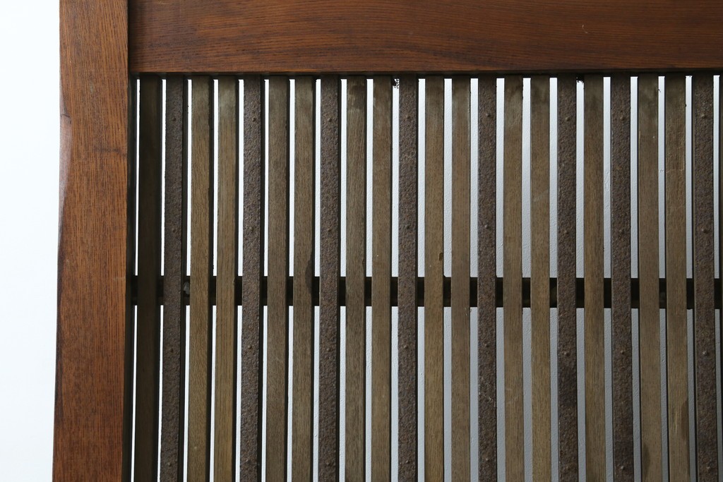 和製アンティーク　総欅(ケヤキ)材　蔵戸リメイク　端正な縦格子が引き立つ衝立て　(R-086927)