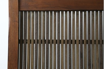 和製アンティーク　総欅(ケヤキ)材　蔵戸リメイク　端正な縦格子が引き立つ衝立て　(R-086927)