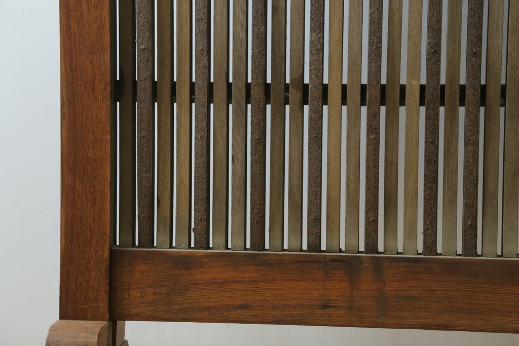 和製アンティーク　総欅(ケヤキ)材　蔵戸リメイク　端正な縦格子が引き立つ衝立て　(R-086927)