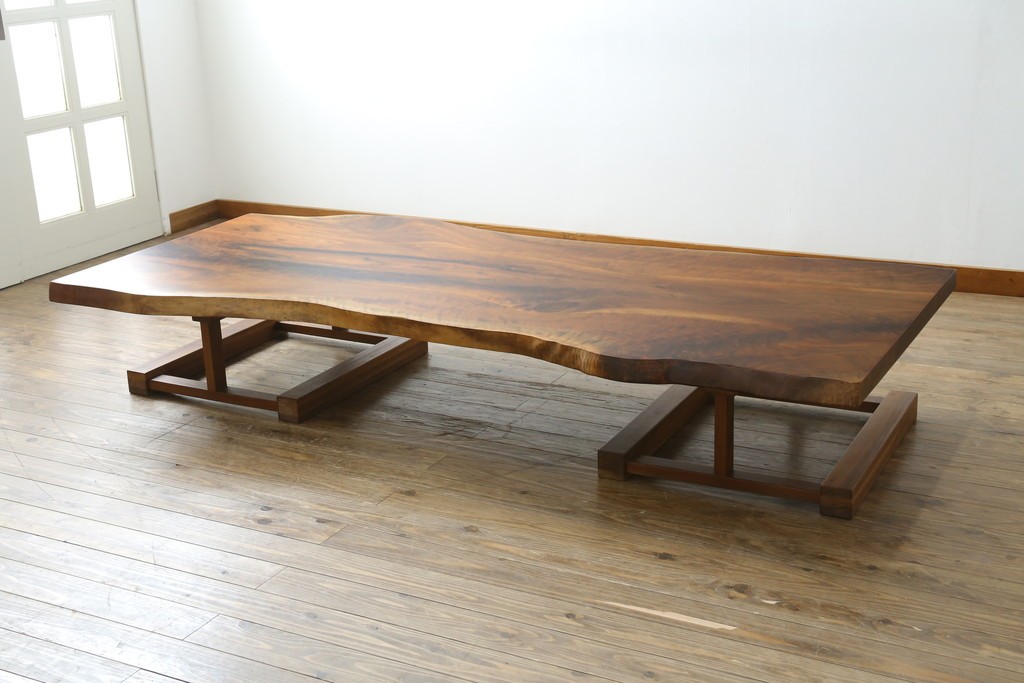 中古　美品　クラロウォールナット材　流れる木目と一枚板の存在感が際立つ2way使いのダイニングテーブル　定価約90万円　(R-086929)