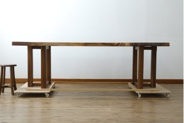 中古　美品　クラロウォールナット材　流れる木目と一枚板の存在感が際立つ2way使いのダイニングテーブル　定価約90万円　(R-086929)